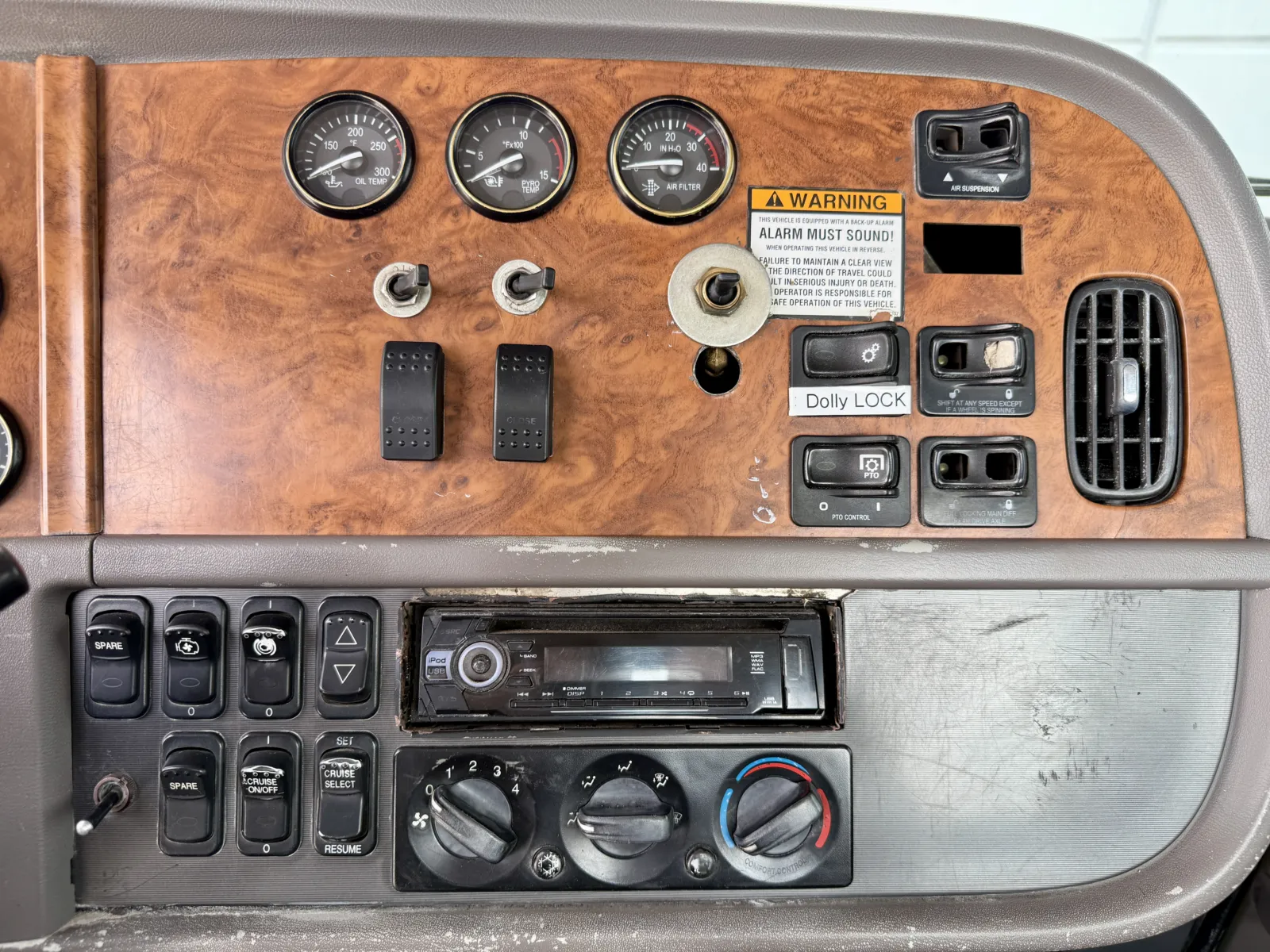 2006 Peterbilt - image 18