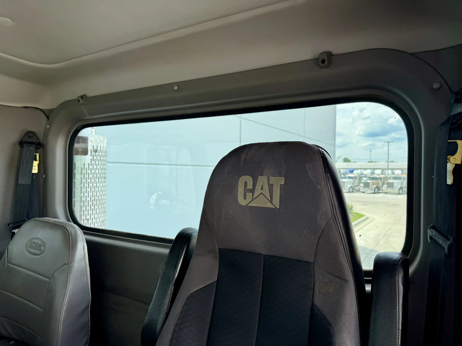 2006 Peterbilt - image 20