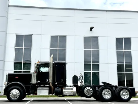 More photos of 2024 PETERBILT 389 at Forge Truck Centers - Illinois, IL