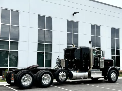 More photos of 2024 PETERBILT 389 at Forge Truck Centers - Illinois, IL