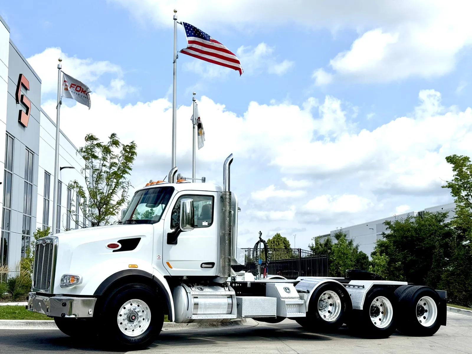 2014 PETERBILT 567 for sale in New Lenox, IL