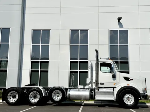 Another view of 2014 PETERBILT 567 for sale in New Lenox, IL at Forge Truck Centers - Illinois