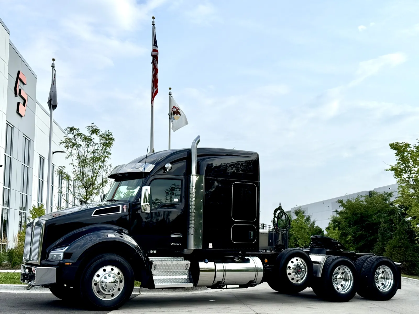 2023 KENWORTH T880 for sale in New Lenox, IL