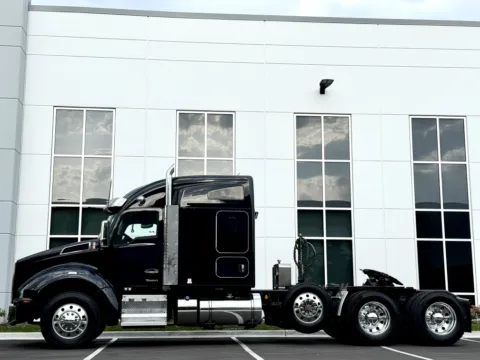 More photos of 2023 KENWORTH T880 at Forge Truck Centers - Illinois, IL