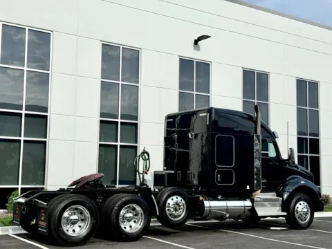 More photos of 2023 KENWORTH T880 at Forge Truck Centers - Illinois, IL