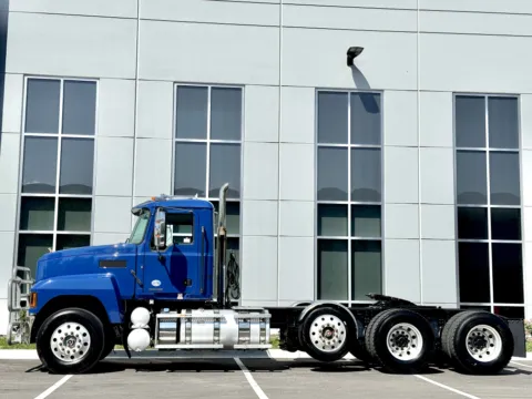 More photos of 2021 MACK PINNACLE at Forge Truck Centers - Illinois, IL