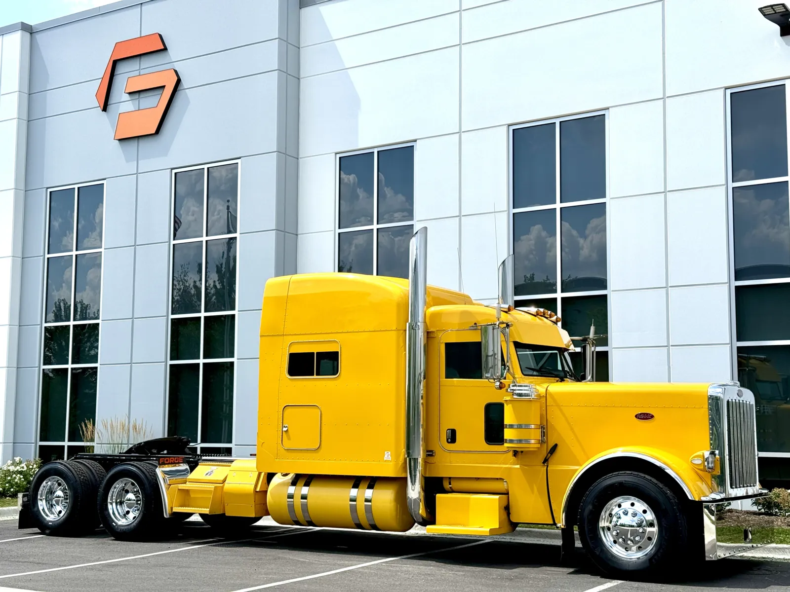 2019 Peterbilt 389 - image 2