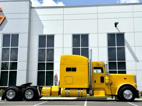 Another view of 2019 PETERBILT 389 for sale in New Lenox, IL at Forge Truck Centers - Illinois