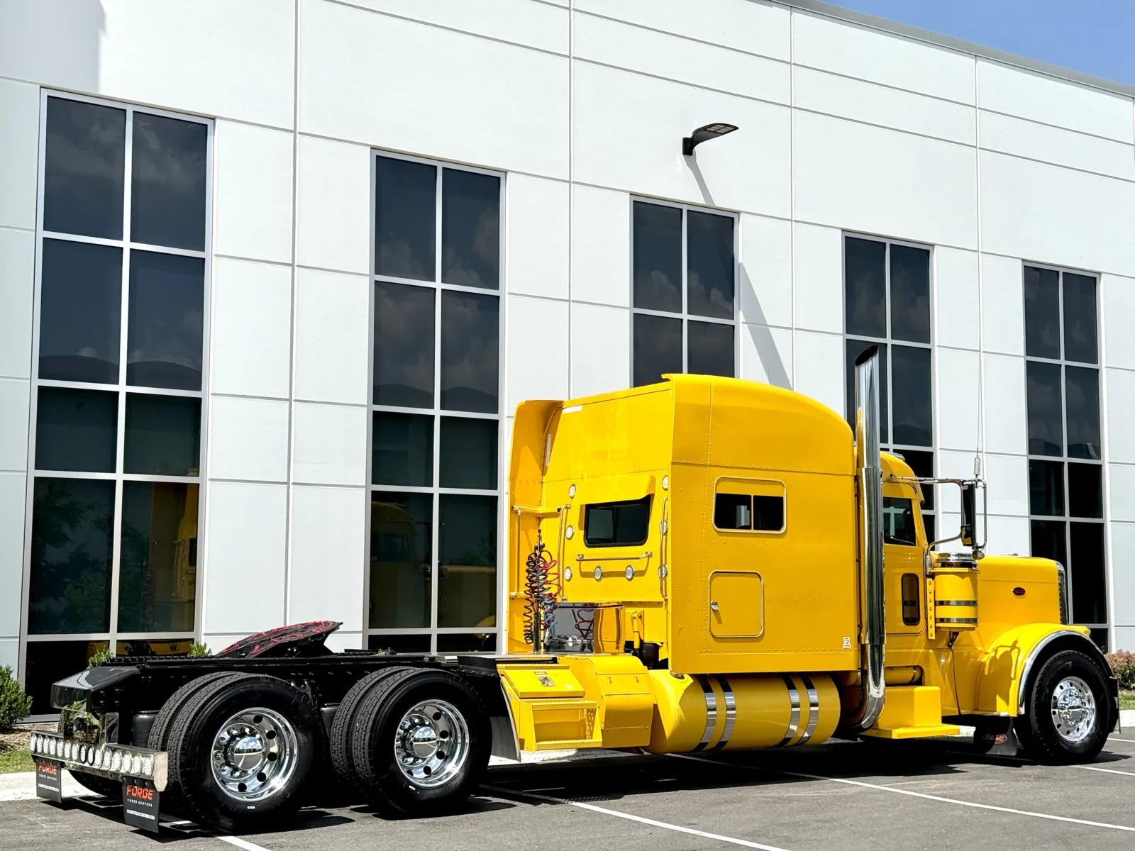 2019 Peterbilt 389 - image 5