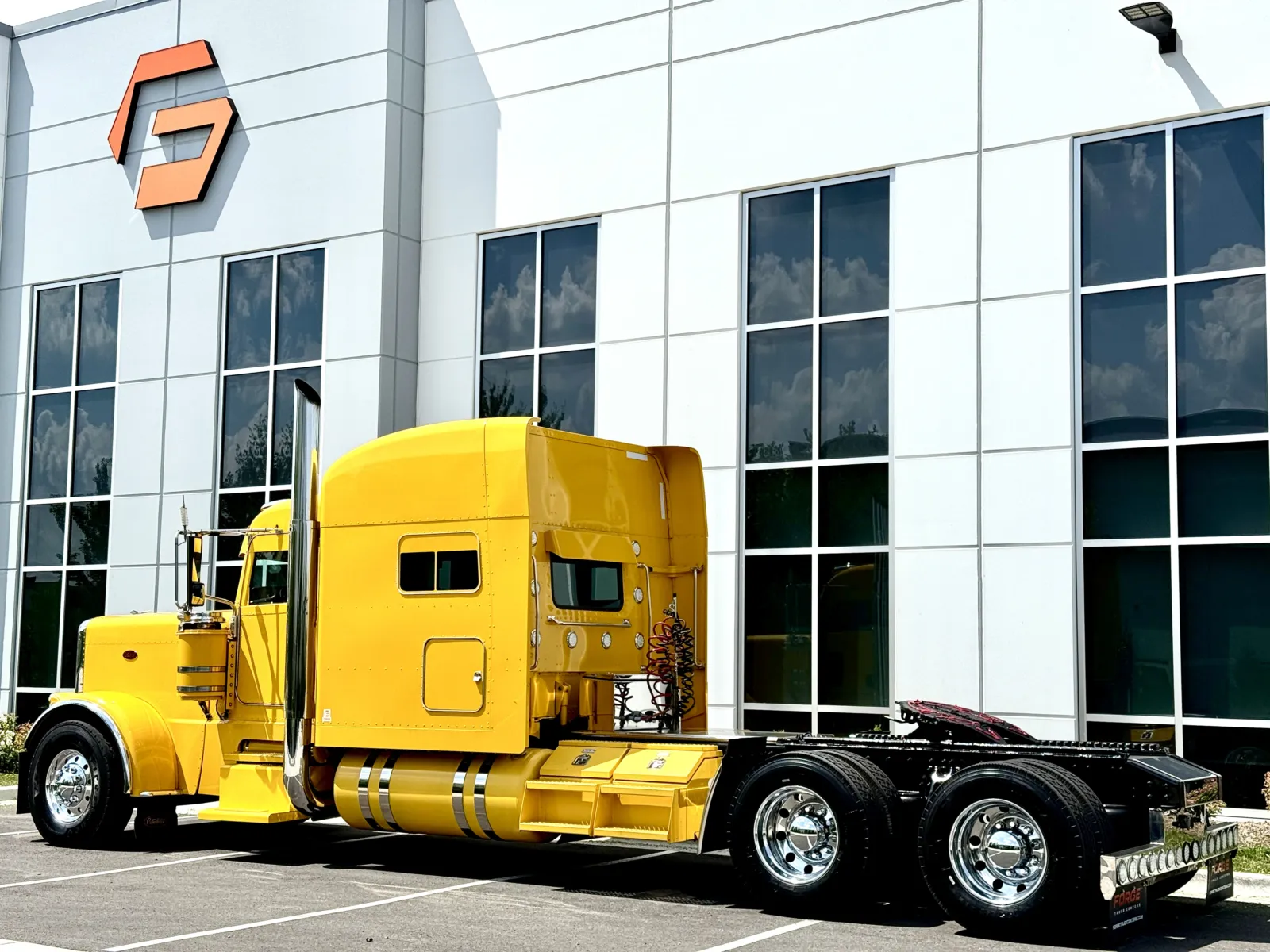 2019 Peterbilt 389 - image 6