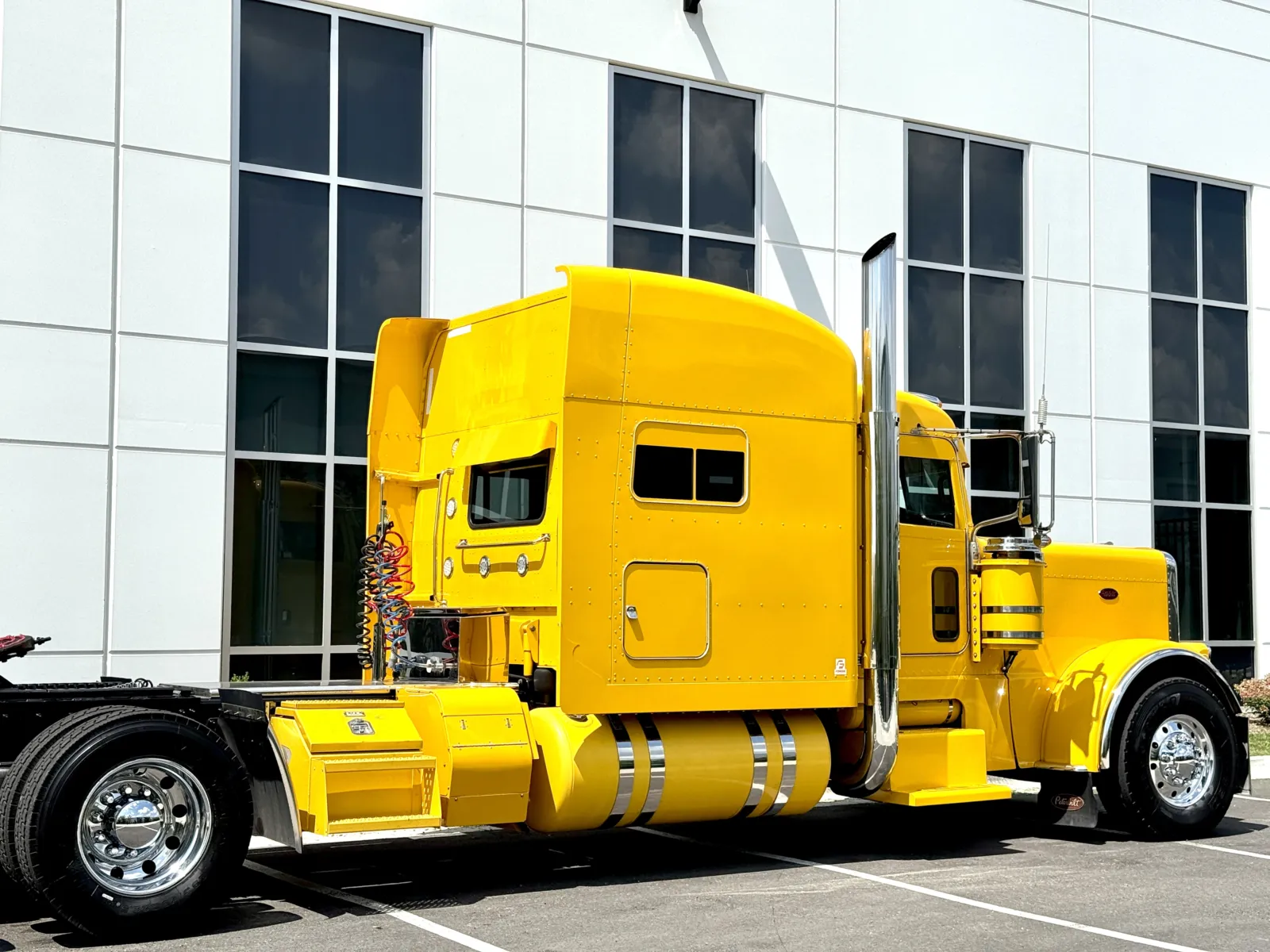 2019 Peterbilt 389 - image 7