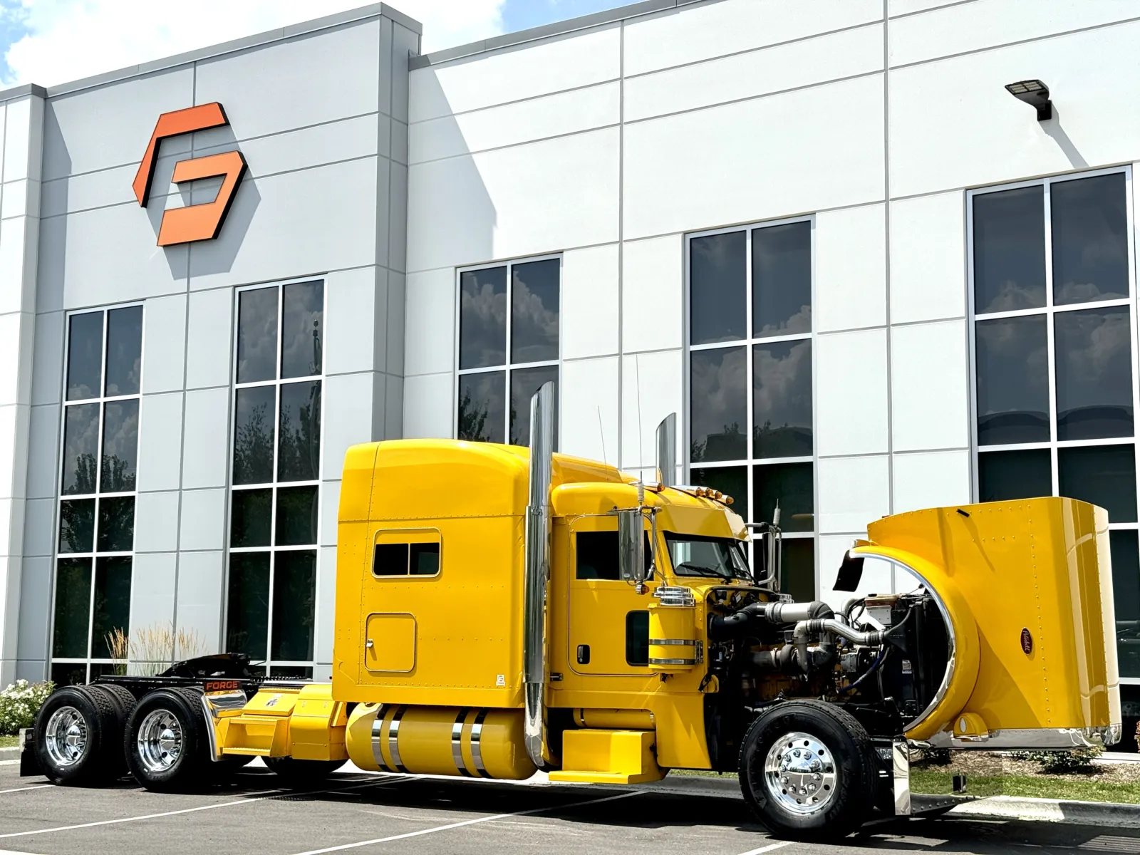 2019 Peterbilt 389 - image 9