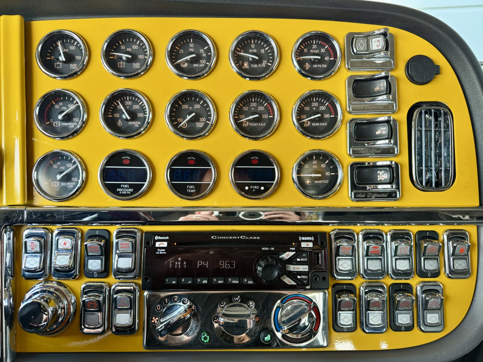 2019 Peterbilt 389 - image 18