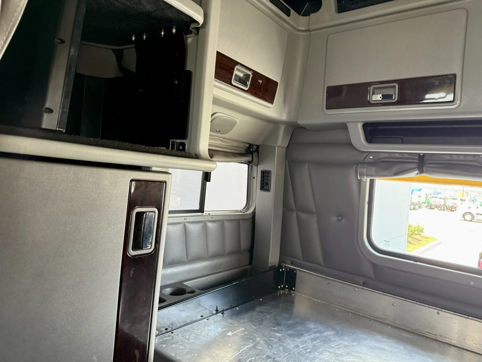 2019 Peterbilt 389 - image 22