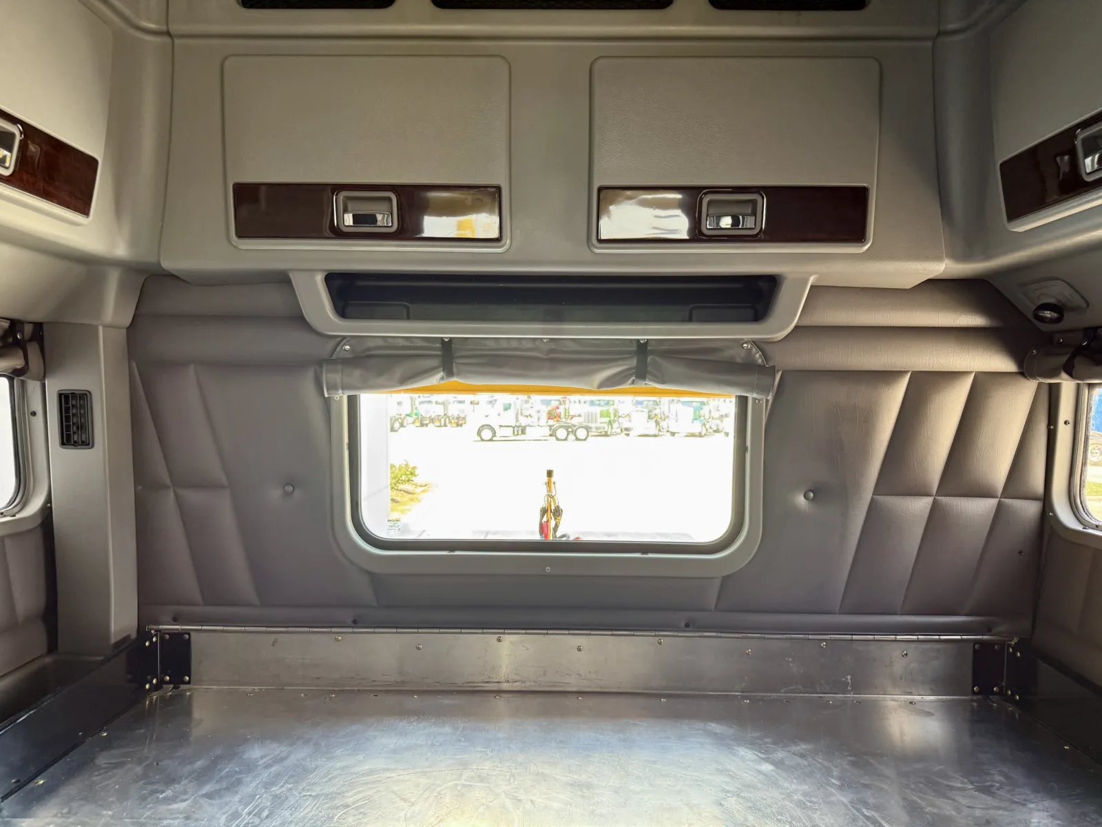 2019 Peterbilt 389 - image 23