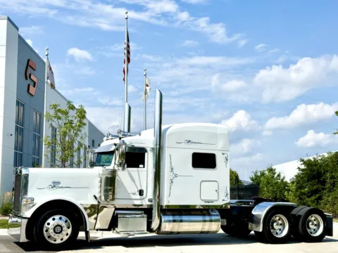 2019 PETERBILT 389 for sale in New Lenox, IL