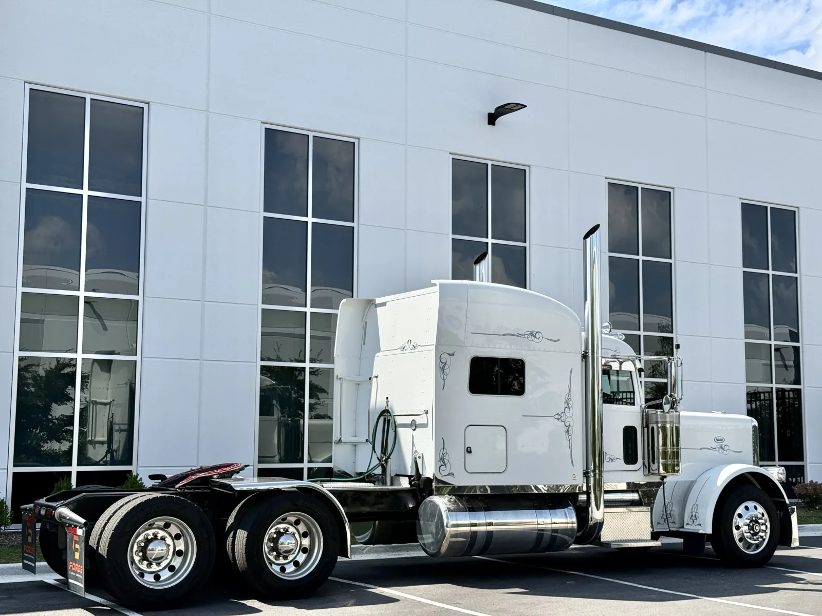 2019 Peterbilt 389 - image 5
