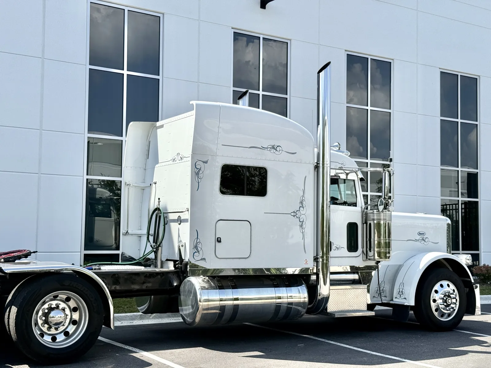 2019 Peterbilt 389 - image 7