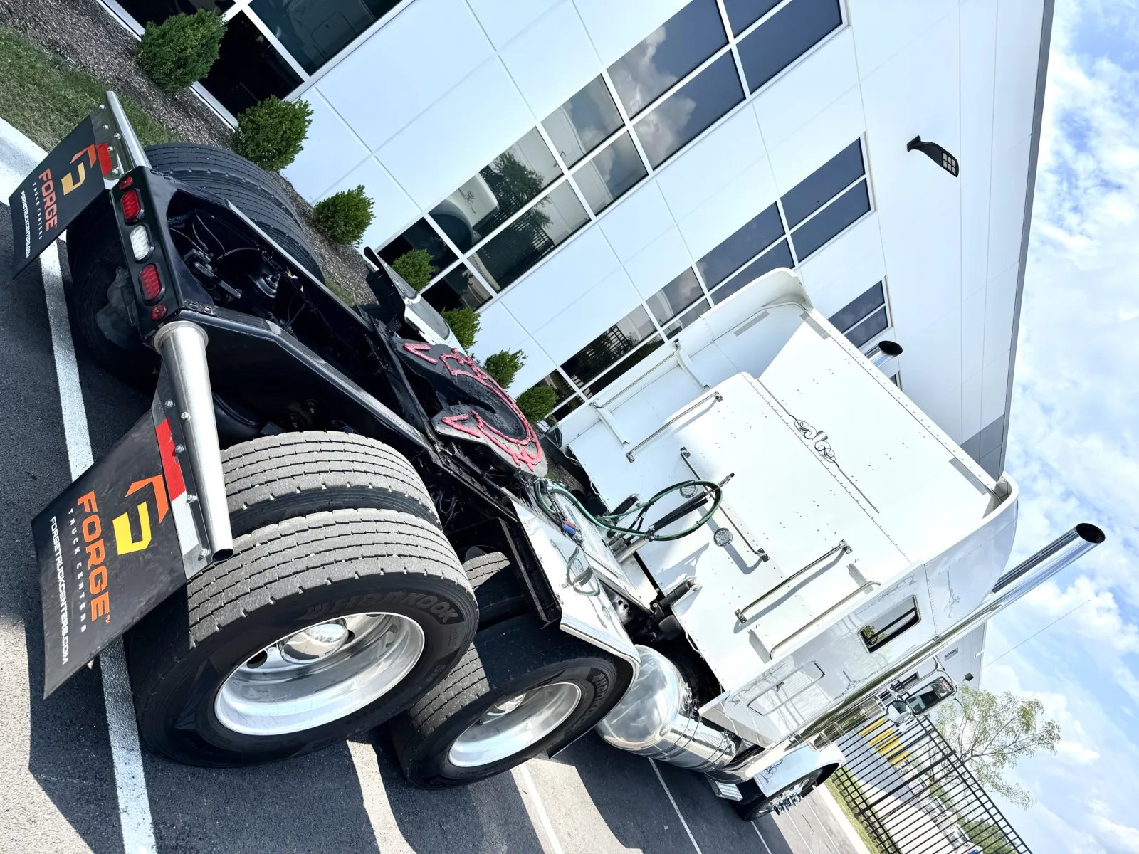 2019 Peterbilt 389 - image 11