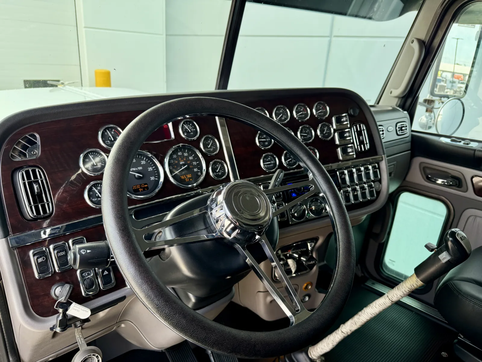 2019 Peterbilt 389 - image 15
