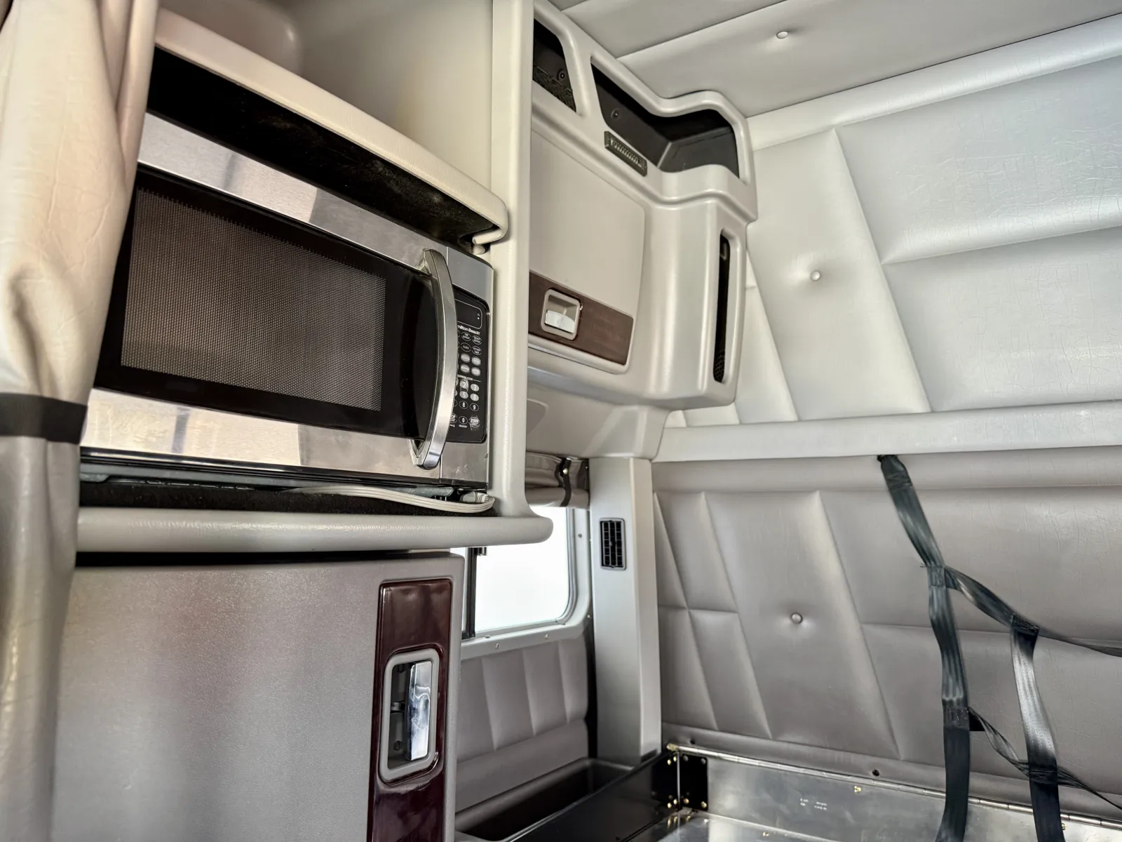 2019 Peterbilt 389 - image 22