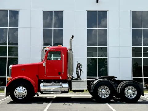 More photos of 2006 PETERBILT 378 at Forge Truck Centers - Illinois, IL