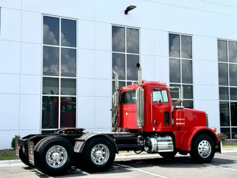 More photos of 2006 PETERBILT 378 at Forge Truck Centers - Illinois, IL