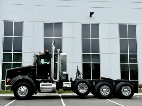 More photos of 2007 PETERBILT 357 at Forge Truck Centers - Illinois, IL