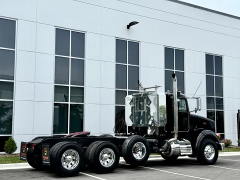 More photos of 2007 PETERBILT 357 at Forge Truck Centers - Illinois, IL