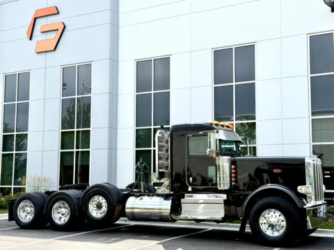 Photos of 2020 PETERBILT 389 for sale in New Lenox, IL at Forge Truck Centers - Illinois