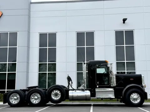 Another view of 2020 PETERBILT 389 for sale in New Lenox, IL at Forge Truck Centers - Illinois
