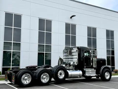More photos of 2020 PETERBILT 389 at Forge Truck Centers - Illinois, IL