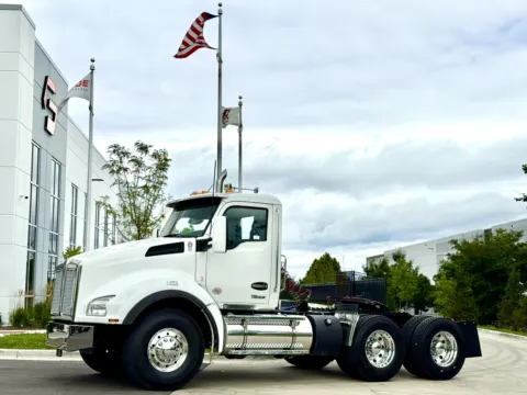 2023 KENWORTH T880 for sale in New Lenox, IL