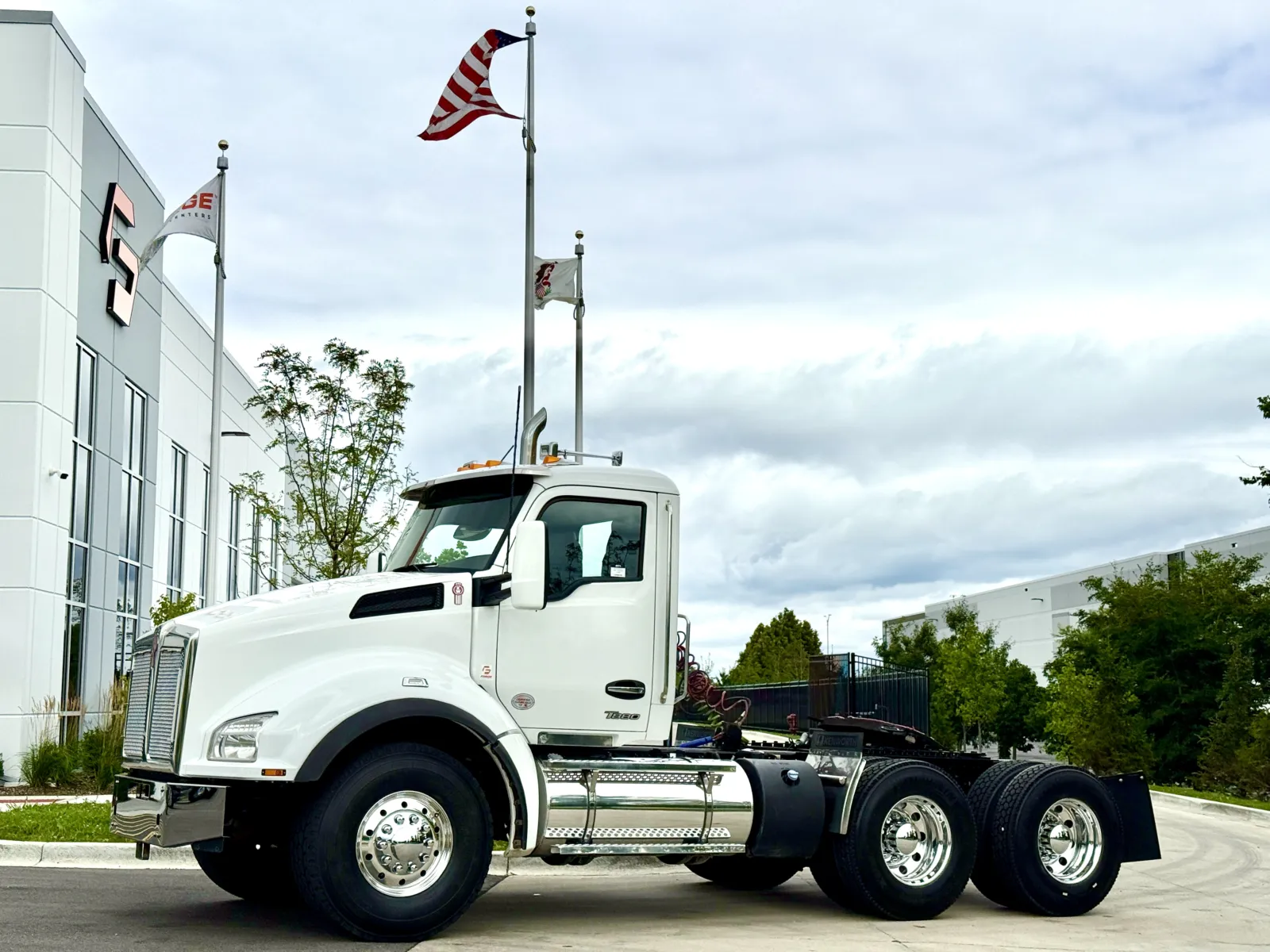 2023 KENWORTH T880 for sale in New Lenox, IL