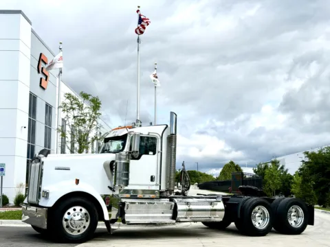 2009 KENWORTH W900 for sale in New Lenox, IL