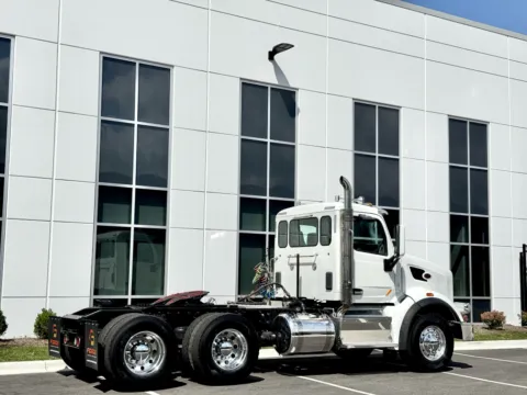 More photos of 2016 PETERBILT 567 at Forge Truck Centers - Illinois, IL