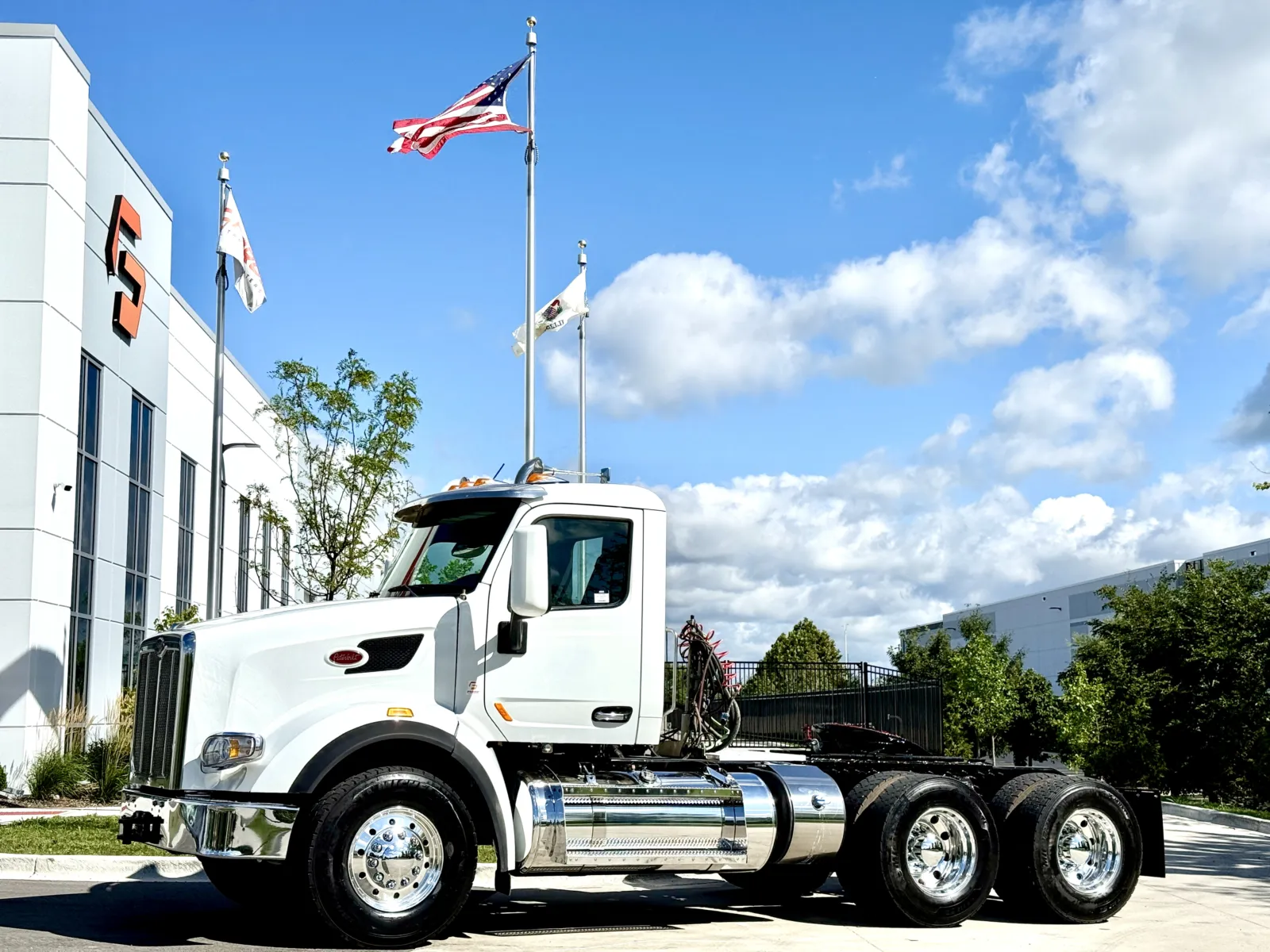 2016 PETERBILT 567 for sale in New Lenox, IL