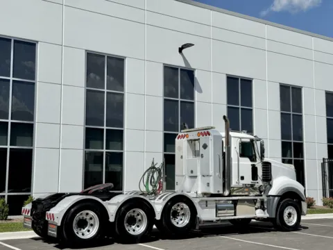 More photos of 2013 MACK TD713 at Forge Truck Centers - Illinois, IL