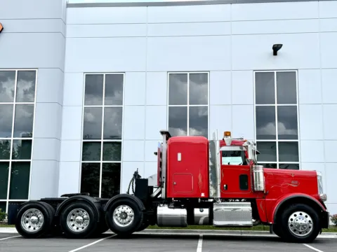 Another view of 2014 PETERBILT 388 for sale in New Lenox, IL at Forge Truck Centers - Illinois