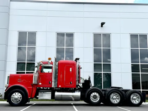 More photos of 2014 PETERBILT 388 at Forge Truck Centers - Illinois, IL
