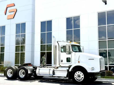 Photos of 2023 KENWORTH T800 for sale in New Lenox, IL at Forge Truck Centers - Illinois