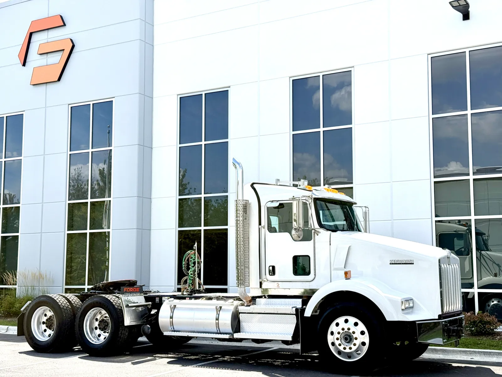 2023 Kenworth T800 - image 2