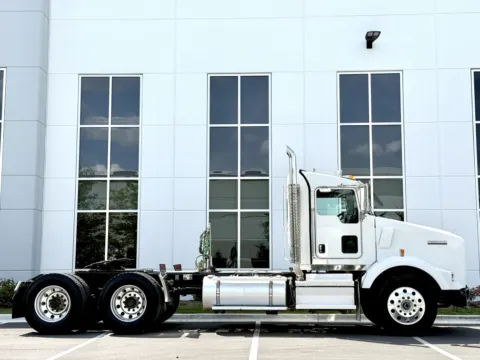 Another view of 2023 KENWORTH T800 for sale in New Lenox, IL at Forge Truck Centers - Illinois