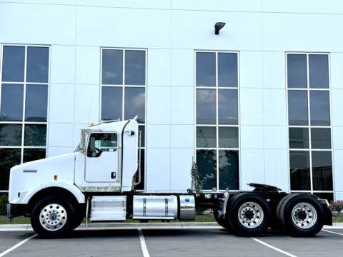 More photos of 2023 KENWORTH T800 at Forge Truck Centers - Illinois, IL