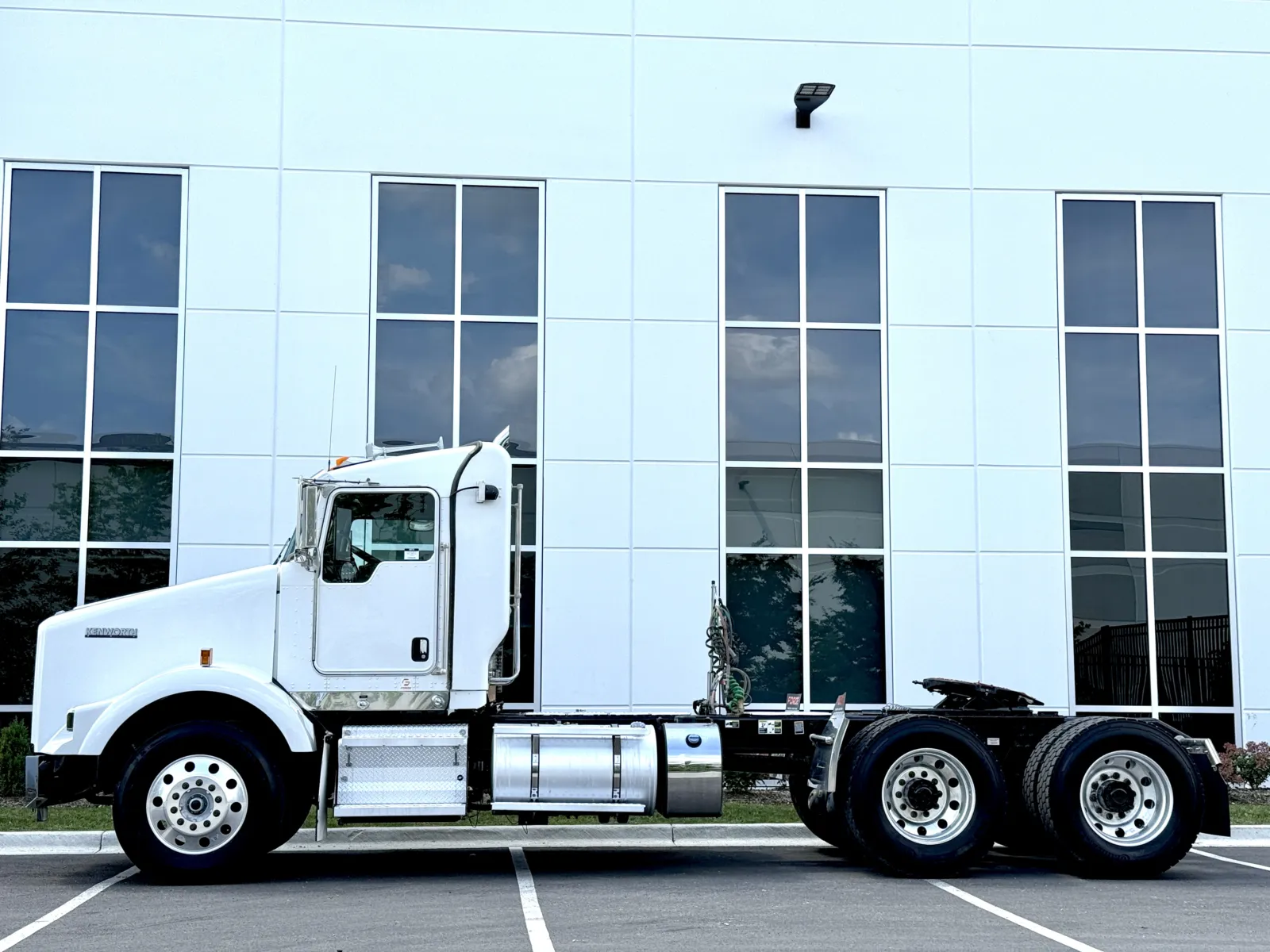 2023 Kenworth T800 - image 4