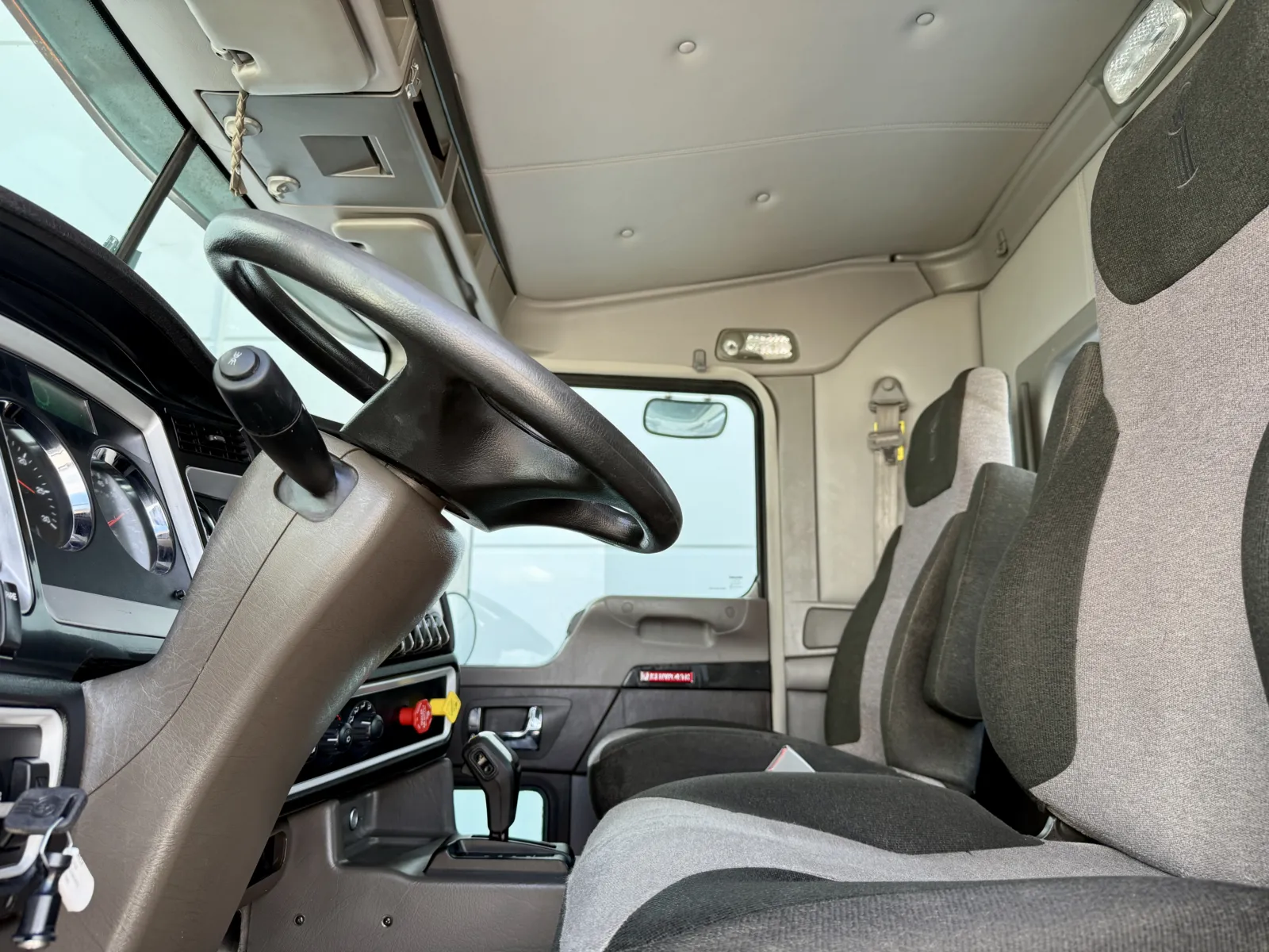 2023 Kenworth T800 - image 14