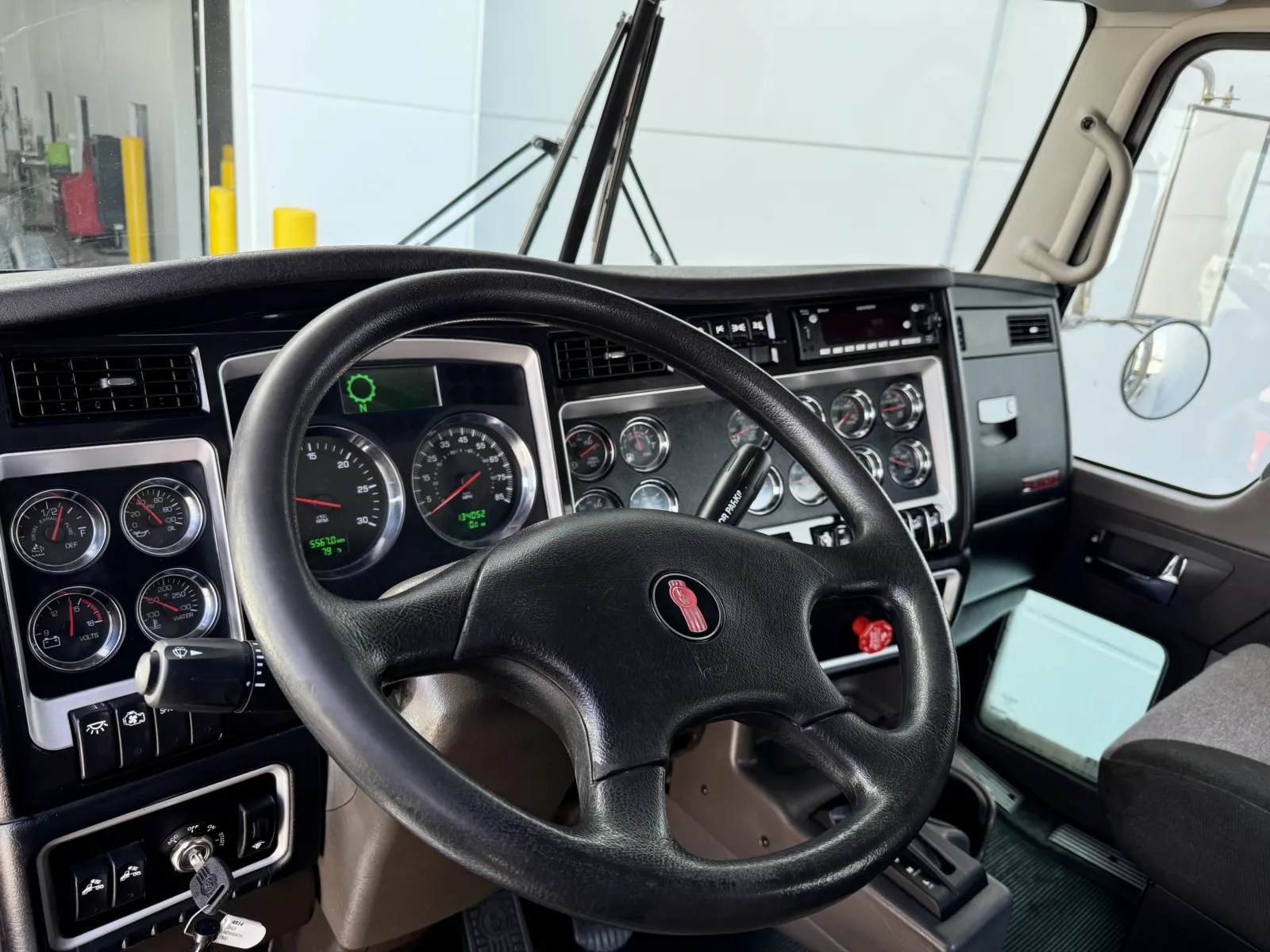 2023 Kenworth T800 - image 15