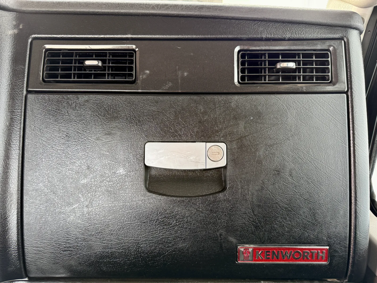 2023 Kenworth T800 - image 19