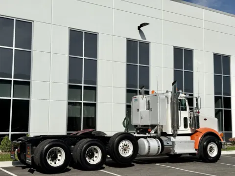 More photos of 2013 PETERBILT 367 at Forge Truck Centers - Illinois, IL