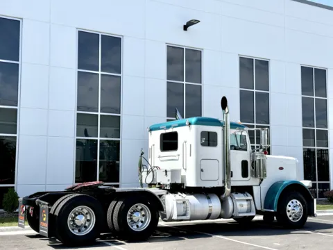 More photos of 2013 PETERBILT 389 at Forge Truck Centers - Illinois, IL